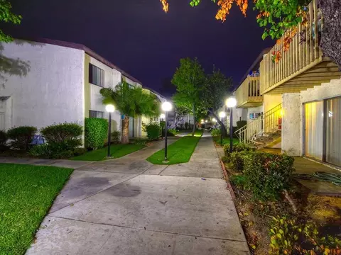 2401 W Roberta Ave, Fullerton, CA 92833 photo 2