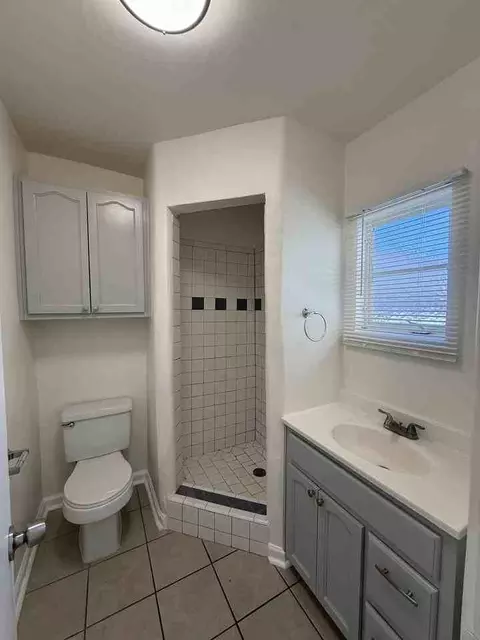 911 W Angeleno Ave, Burbank, CA 91506
