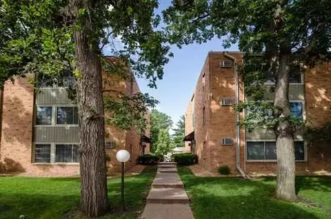 3848 W Broadway Ave, Robbinsdale, MN 55422