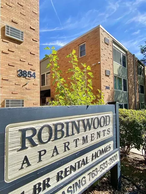 3848 W Broadway Ave, Robbinsdale, MN 55422