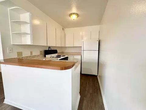 4414 Jarboe St, Kansas City, MO 64111