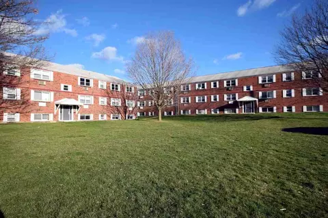 424 Waupelani Dr, State College, PA 16801