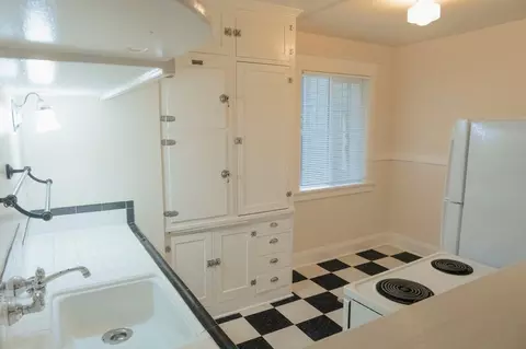 2170 NE Hancock St, Portland, OR 97212