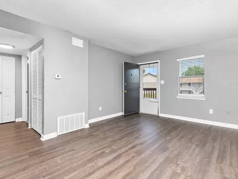 611 NE Ridgeview Dr, Lees Summit, MO 64086 photo 3