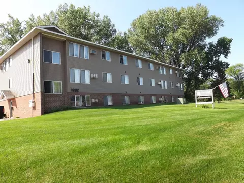 1060 7th St SE, St. Cloud, MN 56304
