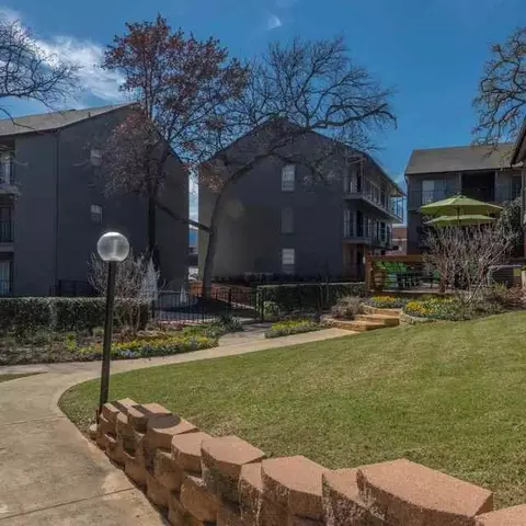 1516 Arbor Town Cir, Arlington, TX 76011 photo 19