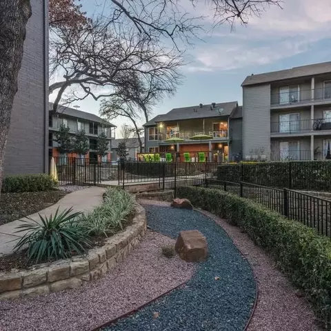 1516 Arbor Town Cir, Arlington, TX 76011 photo 37