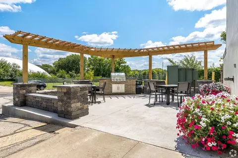 11040 Hickman Rd, Clive, IA 50325