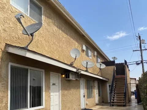 4251 Farquhar Ave, Los Alamitos, CA 90720