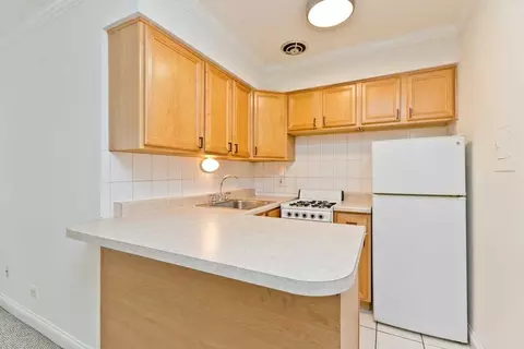 5423 N Winthrop Ave, Chicago, IL 60640
