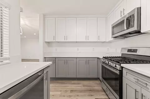 7230 Franklin Ave, Los Angeles, CA 90046