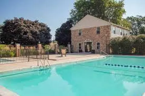 1862 Valley Rd, Champaign, IL 61820