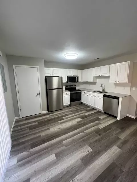 136 E Old Plank Rd, Columbia, MO 65203