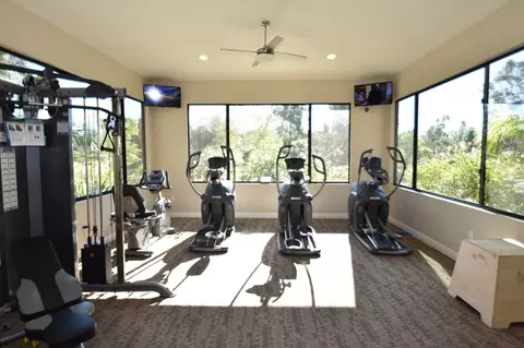 1617 Live Oak Rd, Vista, CA 92081