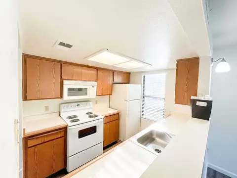 445 W Nees Ave, Fresno, CA 93711