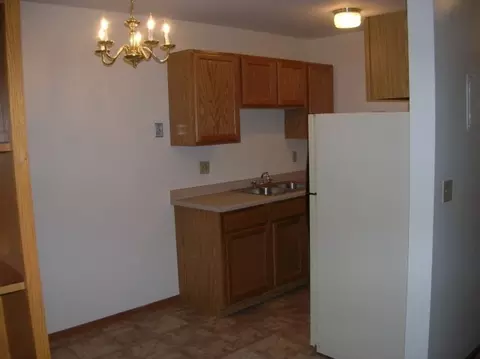 2400 W 90th St, Bloomington, MN 55431 photo 4