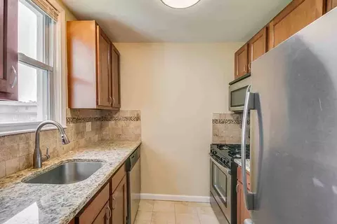 315 E 11 Mile Rd, Royal Oak, MI 48067