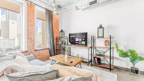 555 Evergreen St, Dallas, TX 75201