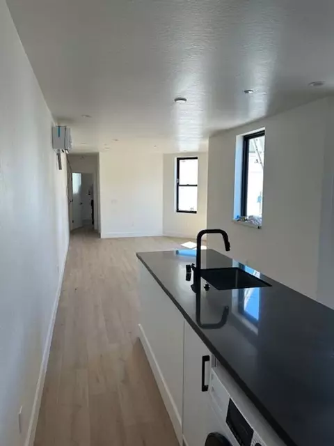 2874 16th St, San Francisco, CA 94103