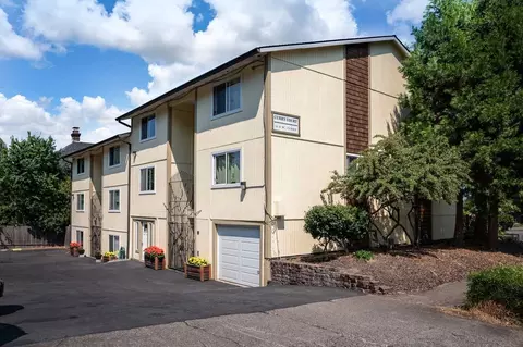 11 SW Curry St, Portland, OR 97239
