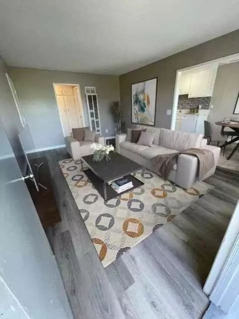 301 Avocado St, Costa Mesa, CA 92627