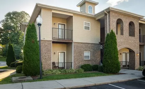 100 Thornton Ct, Greensboro, NC 27407