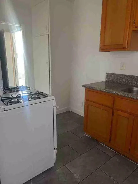 1060 W 17th St, Santa Ana, CA 92706