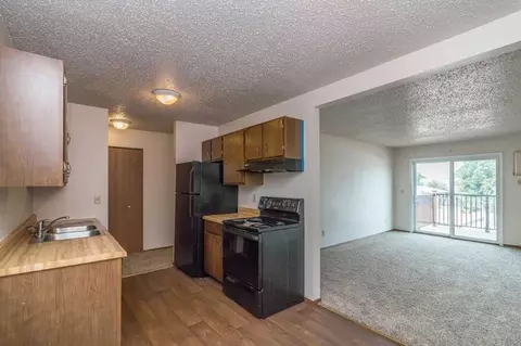 2068 Prairie Ave, Dickinson, ND 58601