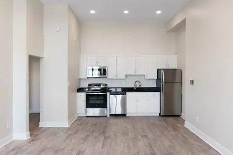 10 W Adams Ave, Detroit, MI 48226
