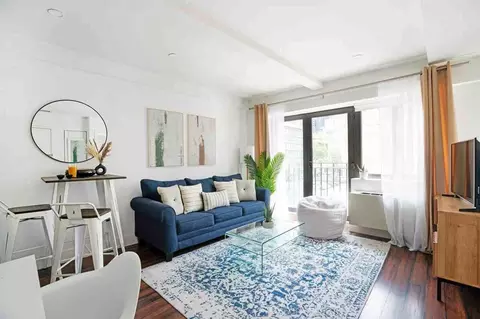 9 Th Ave, New York, NY 10011