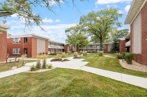900 Crescent St # B, Wheaton, IL 60187