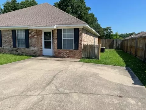 104 Proetz Ln, Nash, TX 75569