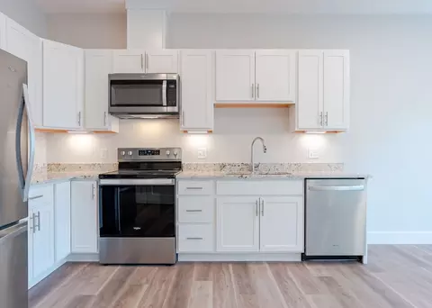 18 Sullivan St, Berwick, ME 03901