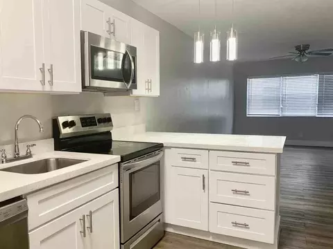 530 NE 20th St, Wilton Manors, FL 33305