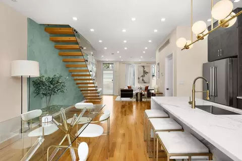 200 E 11th St, New York, NY 10003