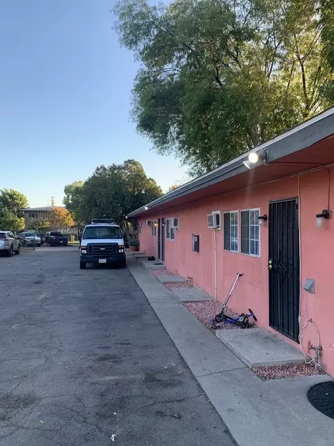 1260 W Stoneridge Ct, Ontario, CA 91762
