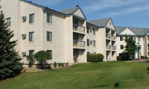 1611 Pleasant St, Lauderdale, MN 55108