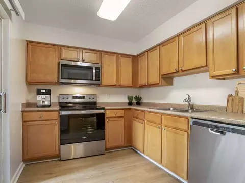 10300 Hickory Ridge Rd, Columbia, MD 21044 photo 6
