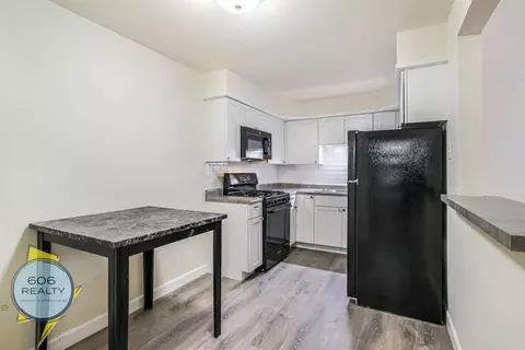 1039 College Ave, Wheaton, IL 60187