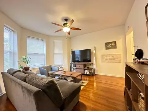 714 W Waveland Ave, Chicago, IL 60613