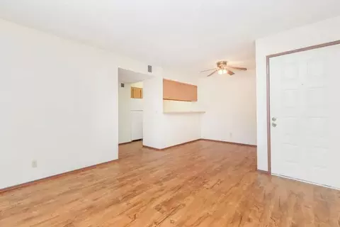 333 E Cinnamon Dr, Lemoore, CA 93245