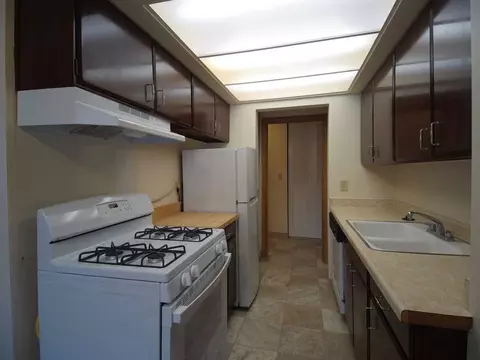 2570 N Maryland Ave, Milwaukee, WI 53211