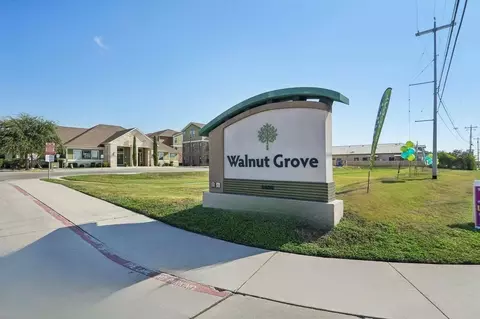 1400 E Walnut St, Seguin, TX 78155 photo 2