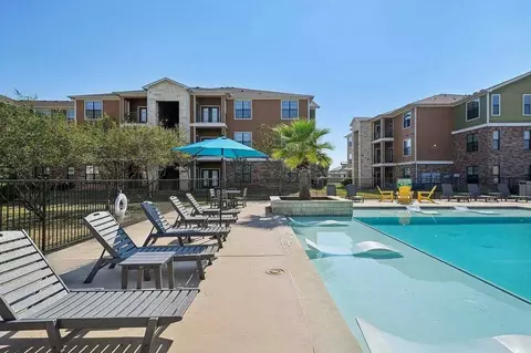 1400 E Walnut St, Seguin, TX 78155 photo 9