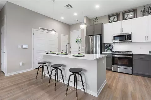 777 E Stella Ln, Phoenix, AZ 85014 photo 4