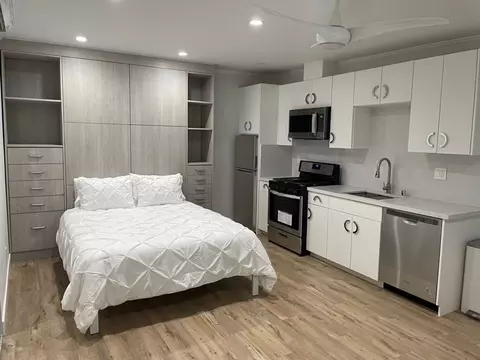 2405 Roscomare Rd, Los Angeles, CA 90077