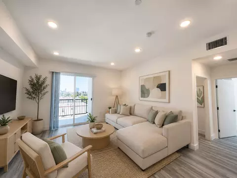 549 N Heliotrope Dr, Los Angeles, CA 90004