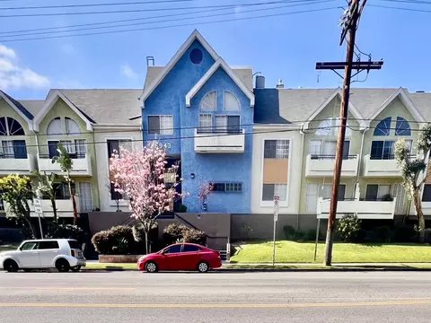 6943 Haskell Ave, Van Nuys, CA 91406