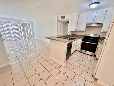 6943 Haskell Ave, Van Nuys, CA 91406 photo 2