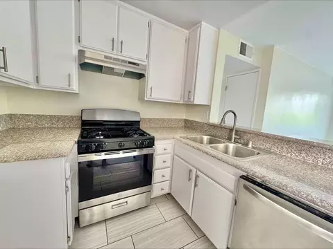6943 Haskell Ave, Van Nuys, CA 91406